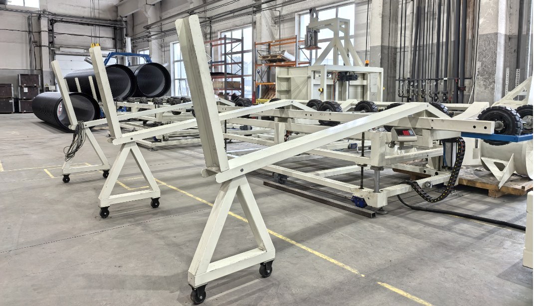 خط إنتاج الأنابيب المموجة SL800 - خط SL800 ينتج أنابيب مموجة بجدار مزدوج HDPE/PP ID200مم–ID800مم للصرف والصرف الصحي بهيكل أفقي وتبريد مائي وبثق - 5
