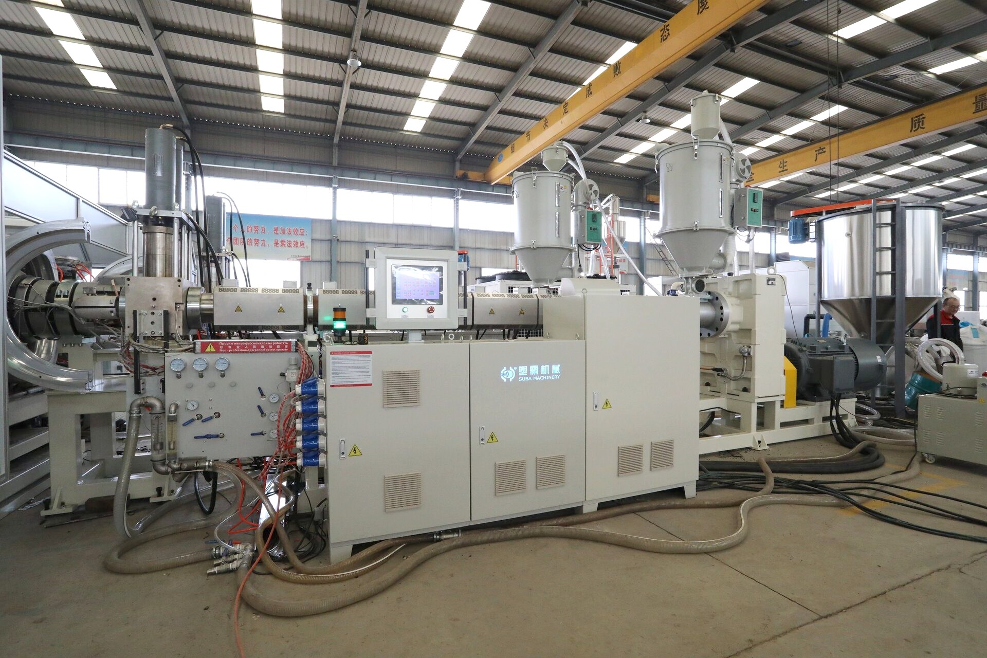 خط إنتاج الأنابيب المموجة SL800 - خط SL800 ينتج أنابيب مموجة بجدار مزدوج HDPE/PP ID200مم–ID800مم للصرف والصرف الصحي بهيكل أفقي وتبريد مائي وبثق - 2