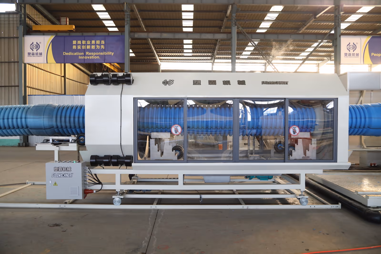 خط إنتاج الأنابيب المموجة SL1200 - خط SL1200 ينتج أنابيب مموجة بجدار مزدوج HDPE/PP ID600مم–ID1200مم بهيكل أفقي وتبريد مائي وبثق للإنتاج عالي السرعة - 4